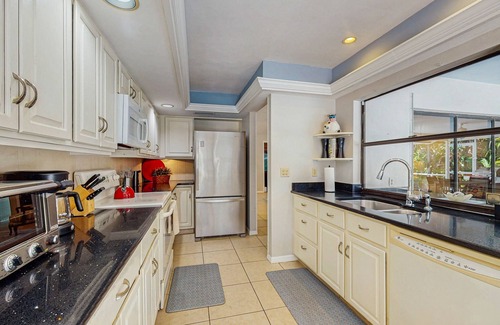Biggar House | Spacious home with heated pool, WiFi, washer & dryer, and lanai