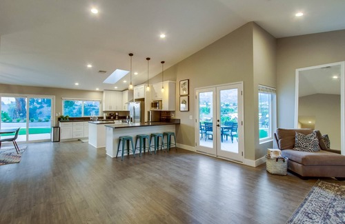 San Carlos House | Spacious home with incredible backyard views