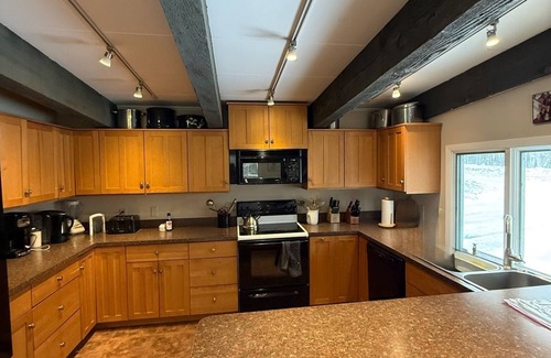 Wilmington House | Spacious home with private hot tub near Mount Snow