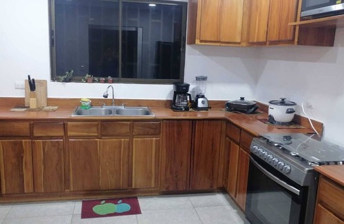 Parrita House | Spacious House 10 min From the beach .