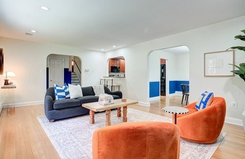 Berwyn House | Spacious House | Berwyn | Patio | Hosted StayRafa