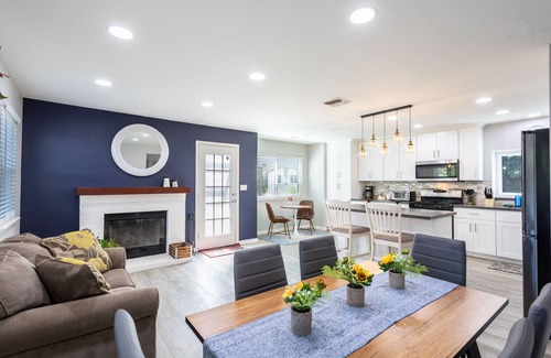 Elk Grove House | Spacious house in Elk Grove, perfect for your stay!