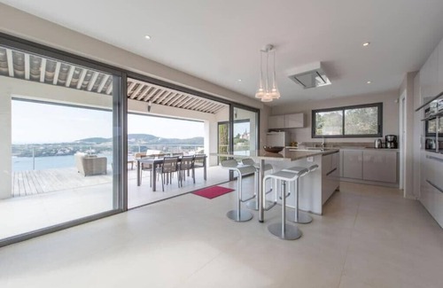 Saint-Raphael House | Spacious house with pool - near beach