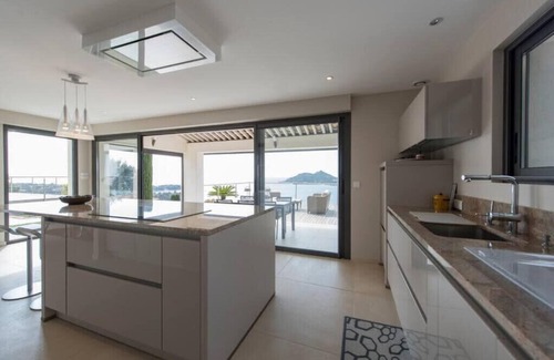 Saint-Raphael House | Spacious house with pool - near beach