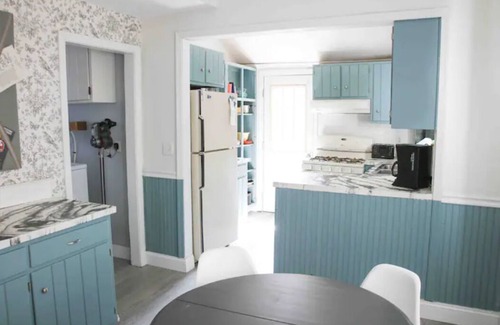 Oswego House | Spacious House with PARKING & Ideal for Long Stays