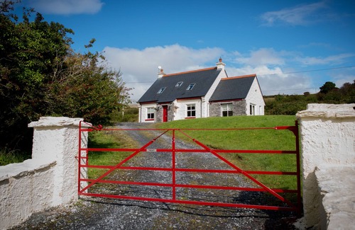 Murroogh House | Spacious Irish Cottage