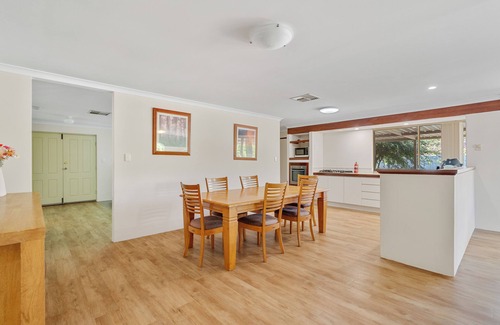 Jandakot House | SPACIOUS JANDAKOT HOUSE FOR FAMILIES AND BUSINESS