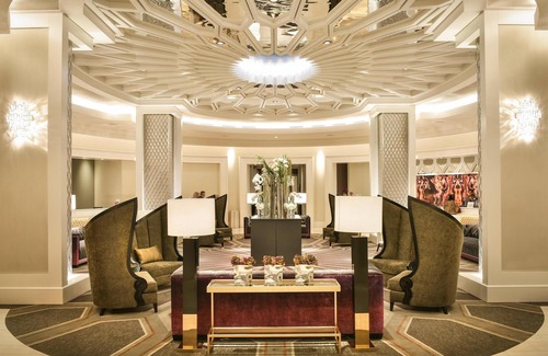Whitehaven Hotel | Spacious Junior Living Room -Outdoor Pool -Gym -Restaurants -Airport Shuttle