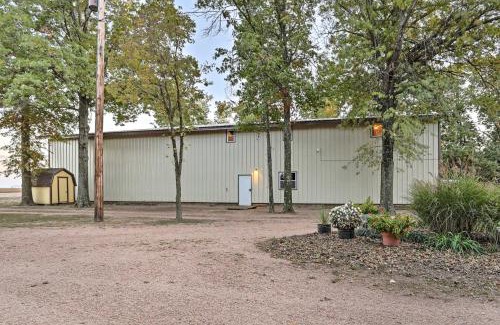 Partridge House | Spacious Kansas Retreat On-Site Disc Golf!