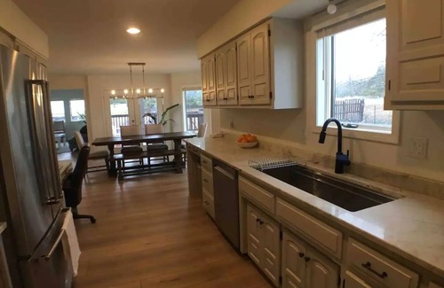 Edwardsville House | Spacious KC Home - Pickleball, Mini Golf, Gym, Luxurious Bathrooms, Swim Spa