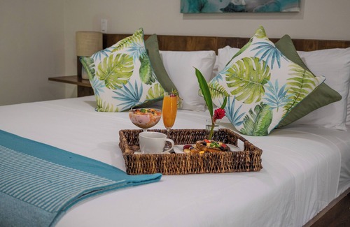Armenia Resort | Spacious King Suite at Resort with a river view in gorgeous Roaring Creek Belize