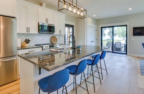 Henderson House | Spacious Lake Ontario Getaway: Steps to Beach!