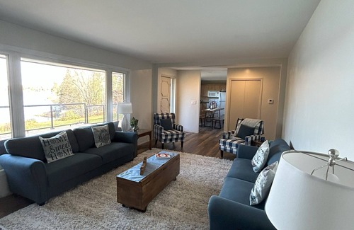 Machar Cottage | Spacious Lakefront family friendly six bedroom cottage on beautiful Eagle Lake.