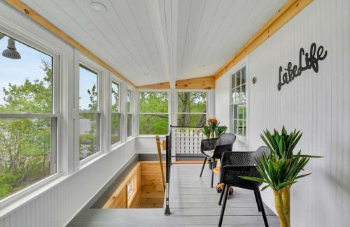 Orono House | Spacious Lakeside Retreat 4-Bedroom Game Room