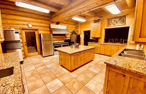 Duchesne County Cabin | Spacious lodge and ranch property - great for large groups