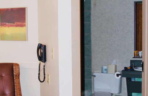 Tulsa Cabin | Spacious lodge with 18 bedrooms, large living area with pool table and more!