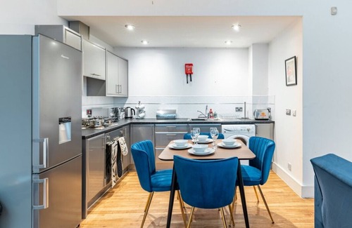 Pier Head Apartment | Spacious loft apartment Liverpool city centre