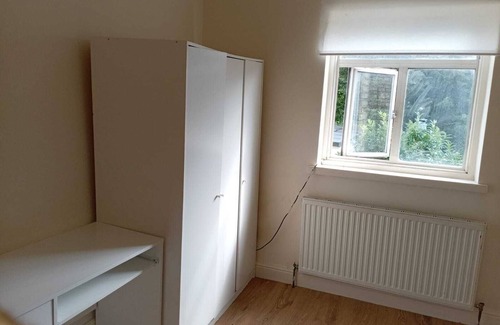 Finchley Church End Apartment | Spacious lovely double room centred in the heart of London.