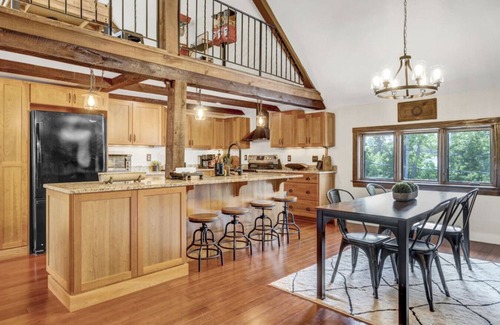 Wolfeboro Condo | Spacious Luxe Condo in Historic Downtown Wolfeboro
