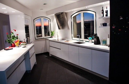 Parede Apartment | Spacious luxury apartment with 180° ocean view, pool, seafront beach