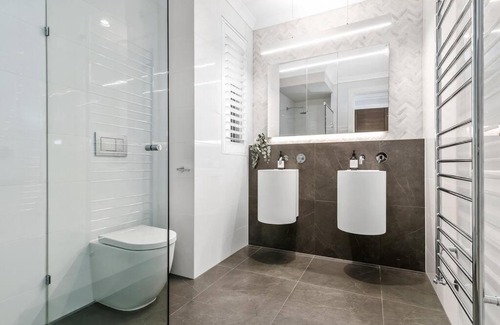 Hampton Villa | Spacious Luxury Hampton Home - Park Front