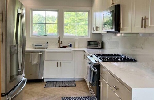 Glendale House | Spacious & Modern Berkshires Getaway