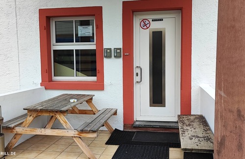 Veitshoechheim Apartment | Spacious modern apartment & barbecue parking spaces