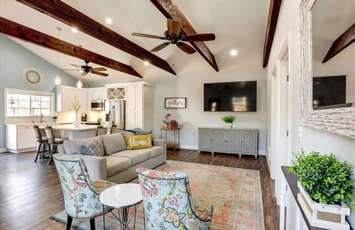 Castro Valley House | Spacious Modern Farmhouse Casita in Castro Valley Countryside with Private Patio