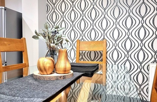 Birstall House | Spacious Modern House | Long Stay Discounts | Great Location