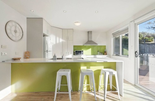Geilston Bay House | Spacious Modern Home
