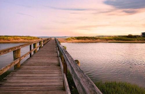 West Yarmouth House | Spacious Modern Home with Separate In Law Suite, Walk to the Beach and Restaurants