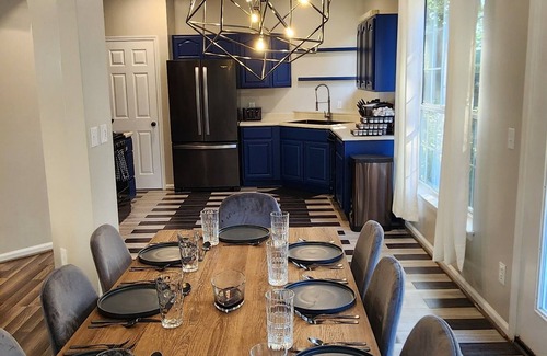 Savannah House | Spacious, Modern, Retreat 4BD, 3BA, inbetween downtown Savannah and Tybee Island