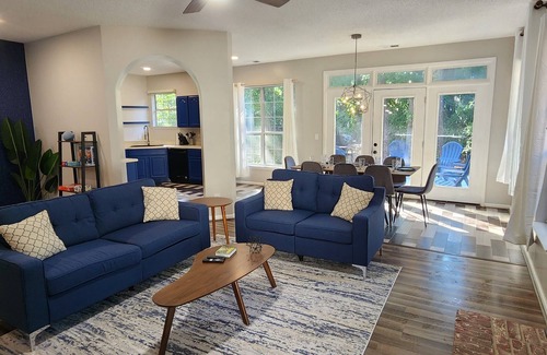 Savannah House | Spacious, Modern, Retreat 4BD, 3BA, inbetween downtown Savannah and Tybee Island