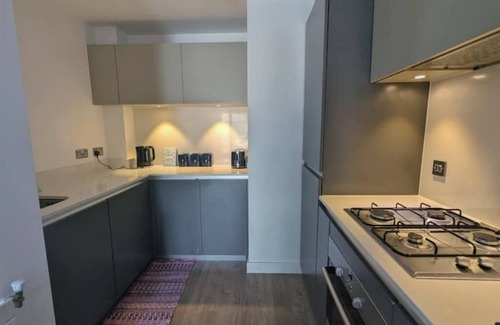 Stockwell Apartment | Spacious & Modern Zone 2 Flat, 1 min to station