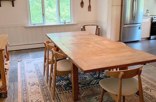 Londonderry House | Spacious mountainside retreat - Fireplaces, New kitchen, Great for groups