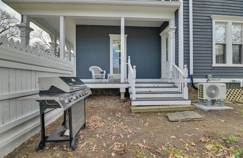 Naples Cottage | Spacious Naples Vacation Rental w/Private Hot Tub