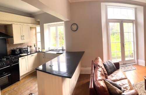 Bonnington Apartment | Spacious New Town Garden Flat