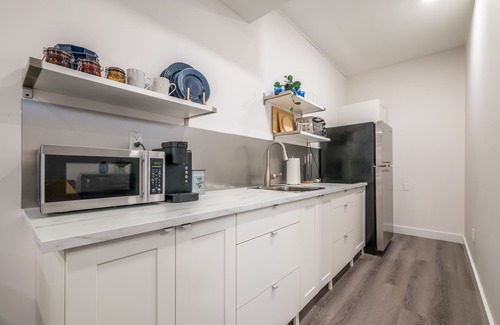 Bedford Apartment | Spacious Newly Renovated 1 Bedroom Suite