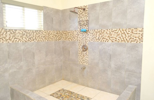 The Lime House | Spacious Ocean Front House. With a Gated Entrance.