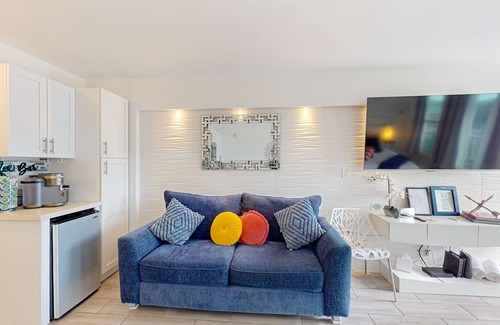 East Daytona Apartment | Spacious oceanview studio condo with pool, beach access and washer/dryer