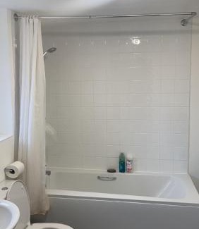 Burghfield Apartment | Spacious One Bedroom Apartment