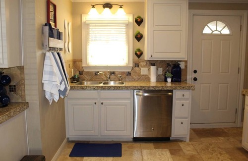 Lubbock House | Spacious one bedroom 2 miles from Texas Tech!nn