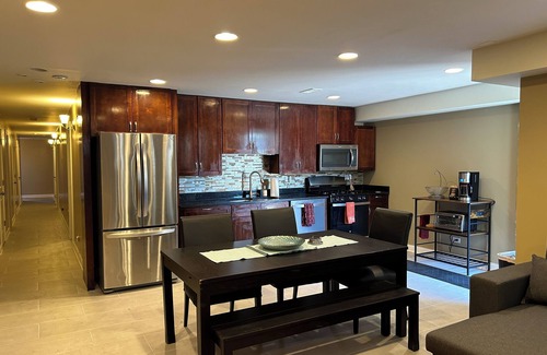 South Shore Condo | Spacious, one-level condo next to Jackson Park