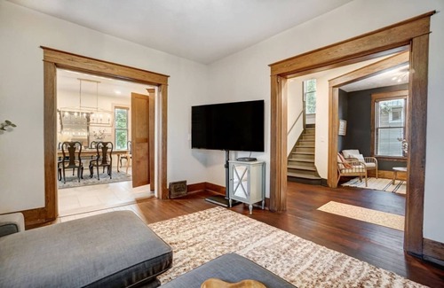 New Haven House | Spacious Pet & Family-Friendly Home for 11 guests