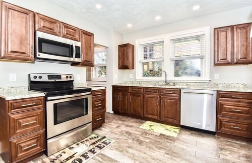 Auburndale House | Spacious Private Retreat Near Downtown Boston!
