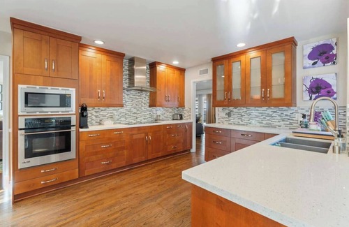 Tarzana Villa | 🌴Spacious & Private 5Bdr Private Retreat-Saltwater Pool/Spa, Outdoor Kitchen🌴