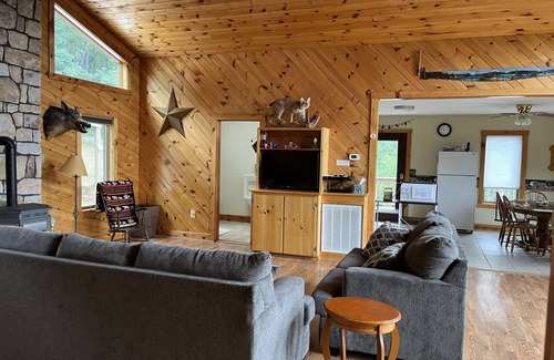 Luray Cabin | Spacious Private Retreat with Great Views of Page Valley & Blue Ridge Mountains