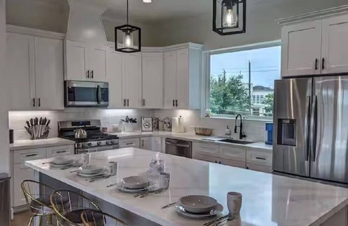 Midtown House | Spacious Private Rooftop Houston Skyline Views