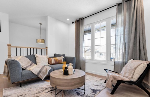 District des Promenades House | Spacious Private Room3 with 1 Queen Bed