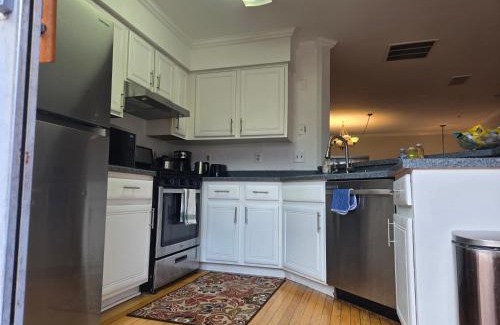 Germantown House | Spacious Quiet 3 Bedrooms Townhome Free Parking, Sleeps-9